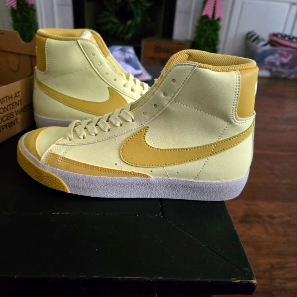 NIB nike blazer mid 77